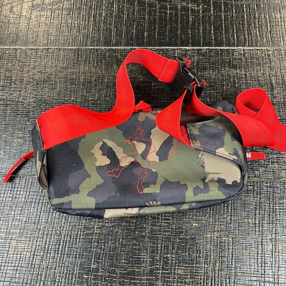 Fortnite Sling Bag Camouflage Gamer Pencil Case with Side Handle Men's - Picture 2 of 5